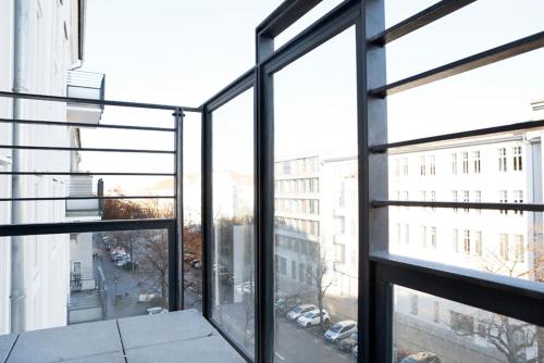SC 01 by ROCKCHAIR Apartments l SUPERHOST Status l 2 Bedrooms Boxspringbeds Balcony Elevator - Cozy Family & Business Flair welcomes you!, Berlin (Foto 4)