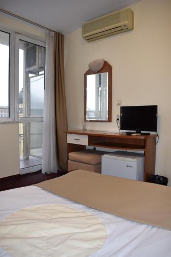 Slavyanska Beseda Hotel - image 2