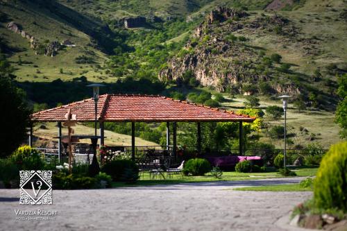 Vardzia Resort