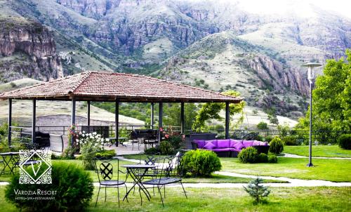 Vardzia Resort