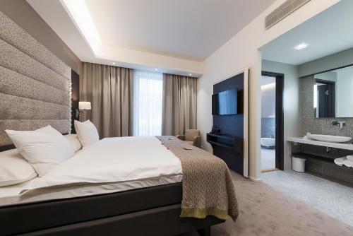 Lydia Hotel - image 6
