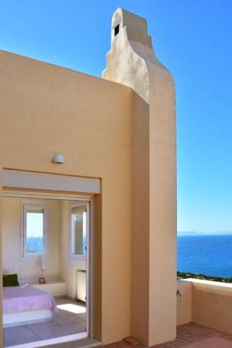 Seaview villa w pool & bbq
