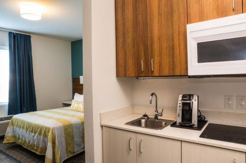 Uptown Suites Extended Stay Austin TX - Round Rock