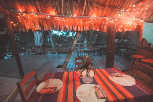 Restorāns, Cohune Palms River Cabanas in Sanignasio