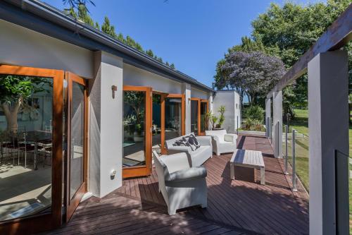 طعام و مشروبات, منزل 9999 متر مربع من 5 غرفة و3 حمام خاص في Yaldhurst (Bond Estate Luxury Accommodation) in تمبلتون