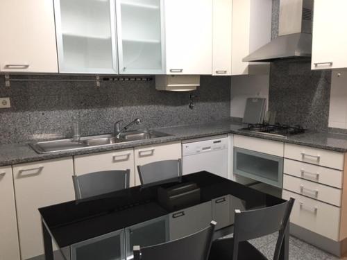 ห้องครัว, Apartamento novo muito confortável com vista Rio (Apartamento novo muito confortavel com vista Rio) in อัลเกส