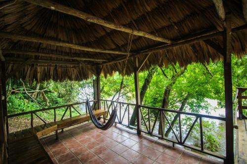 Apkārtne, Cohune Palms River Cabanas in Sanignasio