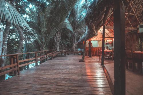 Restorāns, Cohune Palms River Cabanas in Sanignasio