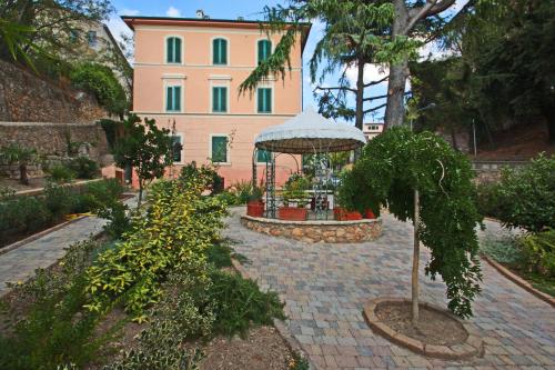  Casa Vacanze Ferrini, Pension in Massa Marittima