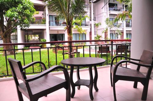 Navatara Phuket Resort - SHA Extra Plus
