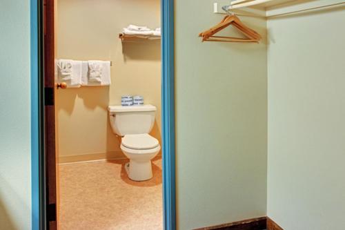 Bathroom, YMCA of the Rockies - Snow Mountain Ranch in Tabernash