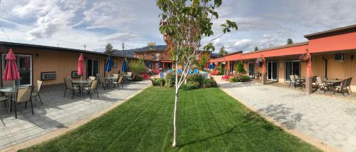 Sahara Courtyard Inn & Suites Osoyoos