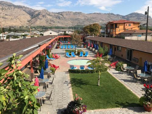 Sahara Courtyard Inn & Suites Osoyoos