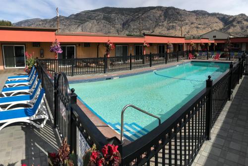 Sahara Courtyard Inn & Suites Osoyoos