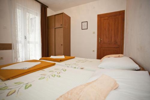 Apartments with a parking space Baska Voda, Makarska - 6761