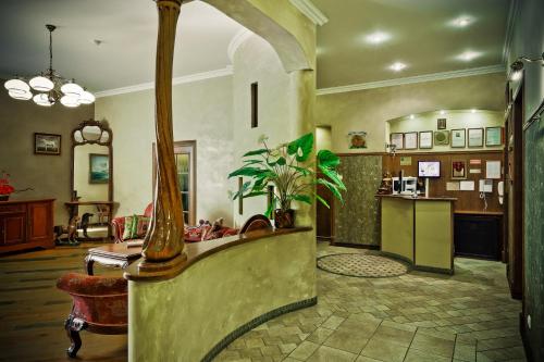 Shelfort Hotel - image 13