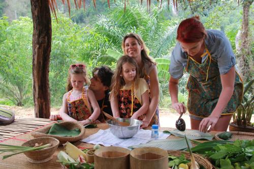 Khao Sok Riverside Cottages