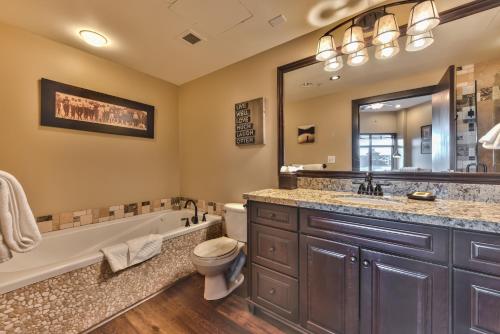 Superior Ski In Ski out Top floor Penthouse Pool Hot Tubs Conde Nast Forbes Award Winner B508 - image 5