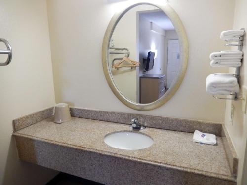 Motel 6-San Antonio, TX - Near Lackland AFB - image 7