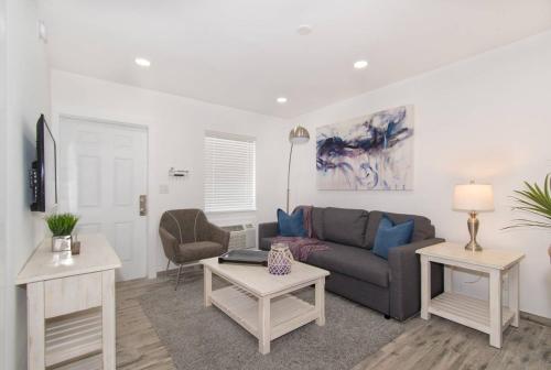 Lovely 1BR w Parking Space Walk to the Beach 7 thumb 2