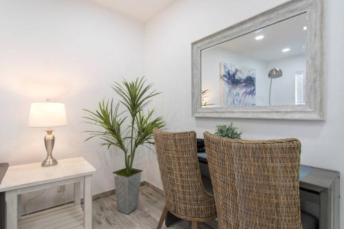 Lovely 1BR w Parking Space Walk to the Beach 7 thumb 3