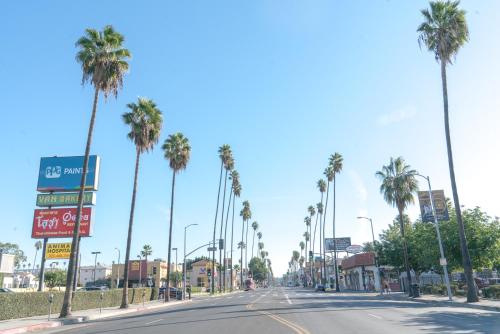 Cozy Hollywood Get Away - image 2