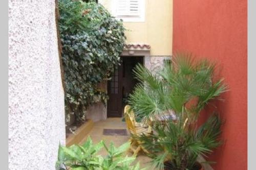  Family house in the old center, Pension in Cres