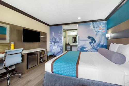OC Hotel Set in a prime location of Costa Mesa (CA), BLVD Hotel Costa Mesa/Newport Beach puts everything the city has to offer just outside your doorstep. The property has everything you need for a comfortable