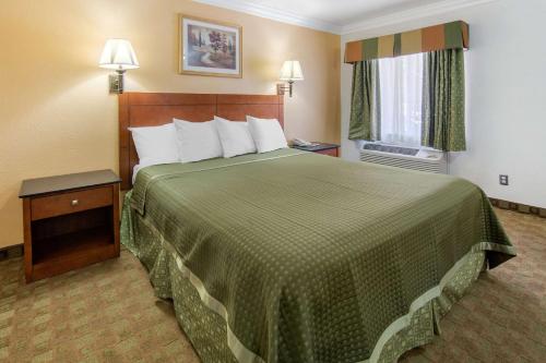 Rodeway Inn Adelanto US 395