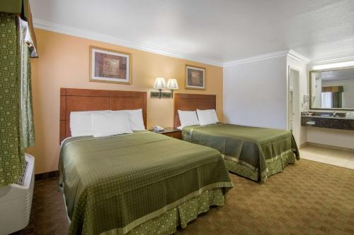 Rodeway Inn Adelanto US 395