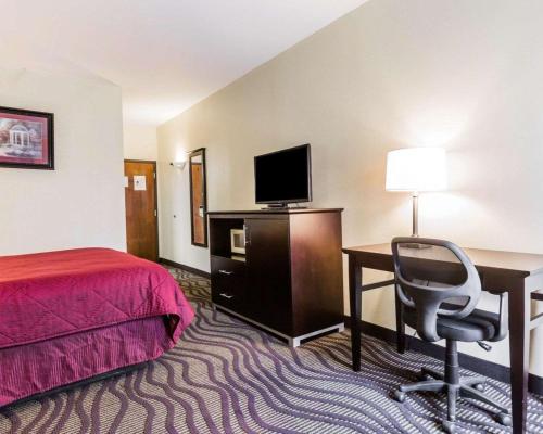 Quality Inn & Suites near Coliseum and Hwy 231 North