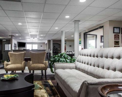 Quality Inn Florence East - 로비