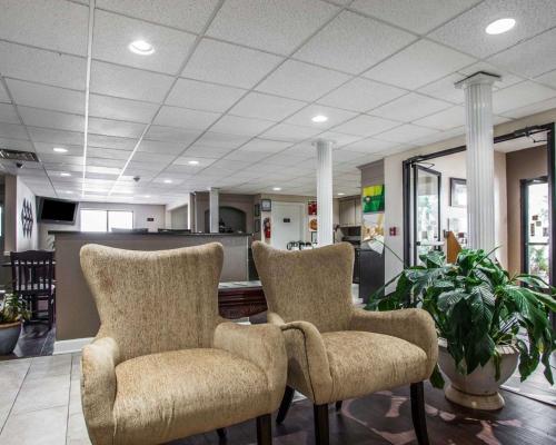 Quality Inn Florence East - 로비