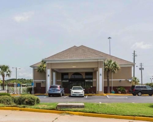 Quality Inn & Suites near Gunter Annex Air Force Base