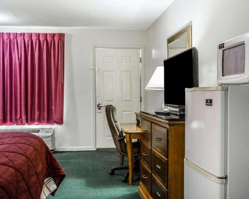 Econo Lodge Inn & Suites Enterprise