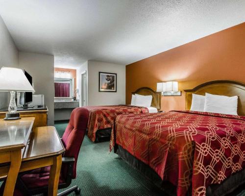 Econo Lodge Inn & Suites Enterprise - image 9