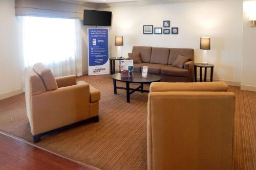 Sleep Inn & Suites near Liberty Place I-65 - image 3