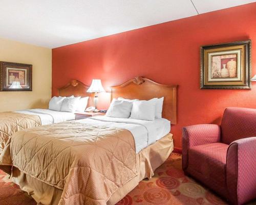 Clarion Inn & Suites University Center - image 2