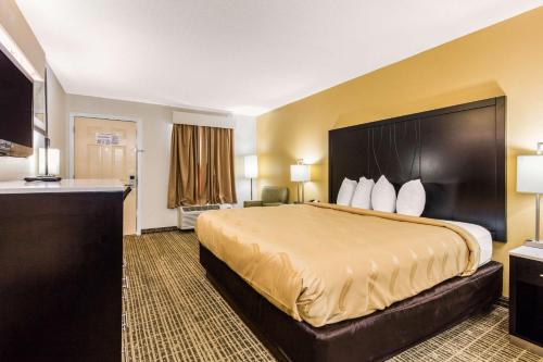 Quality Inn Trussville I-59 exit 141 - image 5