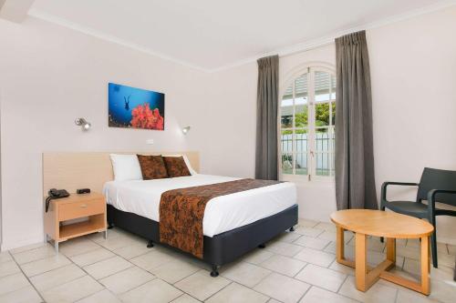 Comfort Inn Cairns City Room Type - Standard Queen Room