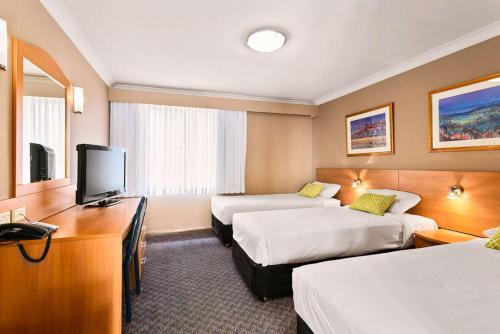 3 twin beds
