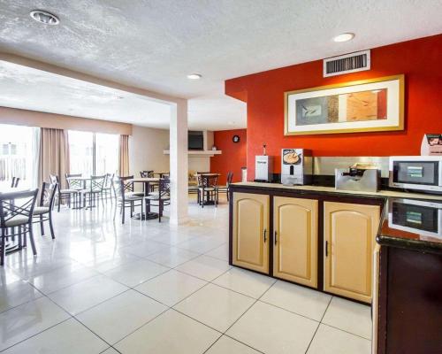 Quality Inn - image 4