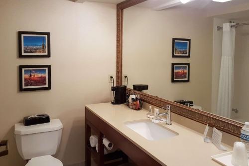 Queen Room with Walk-in Shower - Accessible/Non-Smoking