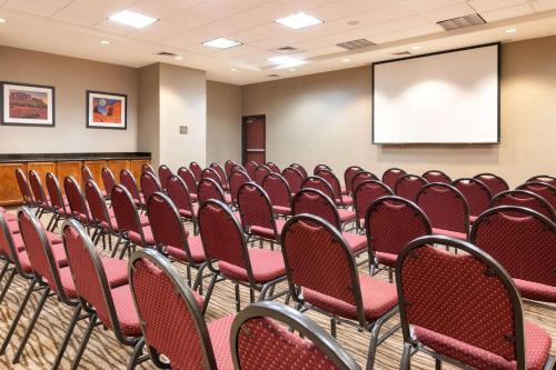 Comfort Suites Goodyear-West Phoenix - image 5