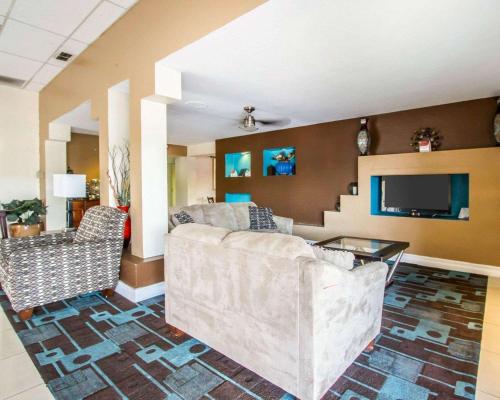 大堂, 圖森市區品質酒店-近會展中心 (Quality Inn Tucson Downtown near Convention Center) in 圖森 (AZ)