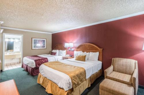 Queen Room with Two Queen Beds - Non-Smoking