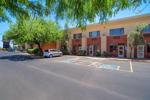 Quality Inn & Suites Phoenix NW - Sun City