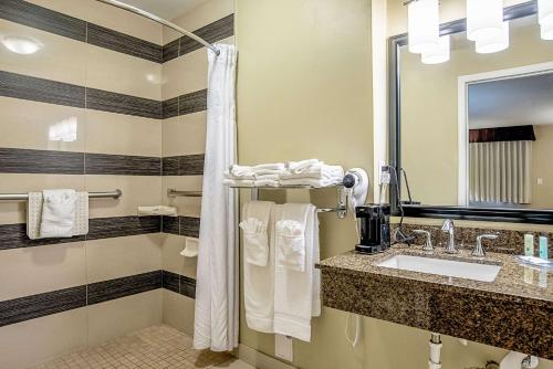 Quality Inn & Suites Phoenix NW - Sun City