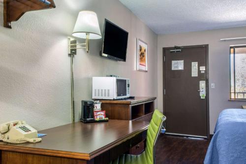 Rodeway Inn near Ft Huachuca - image 5