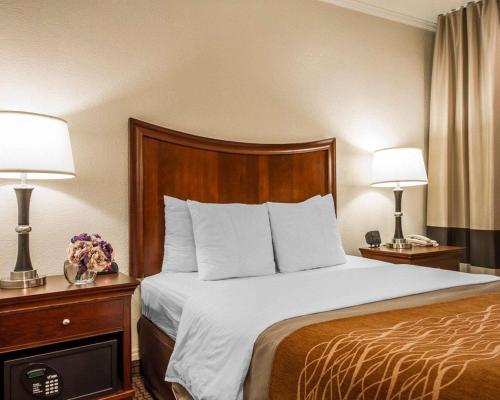 Blu Pacific Hotel Comfort Inn Monterey Bay is perfectly located for both business and leisure guests in Monterey (CA). The property offers a wide range of amenities and perks to ensure you have a great time. Facilities